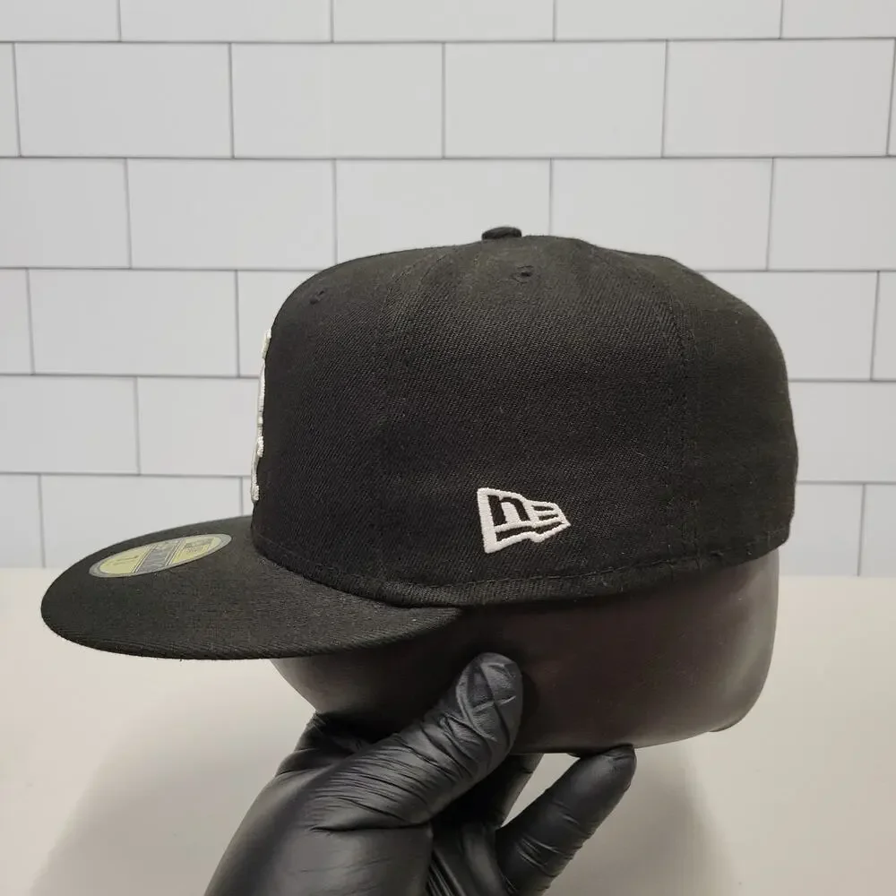 New Era Chicago White Sox 59FIFTY Fitted Hat 7 3/8 Black Plain Logo MLB